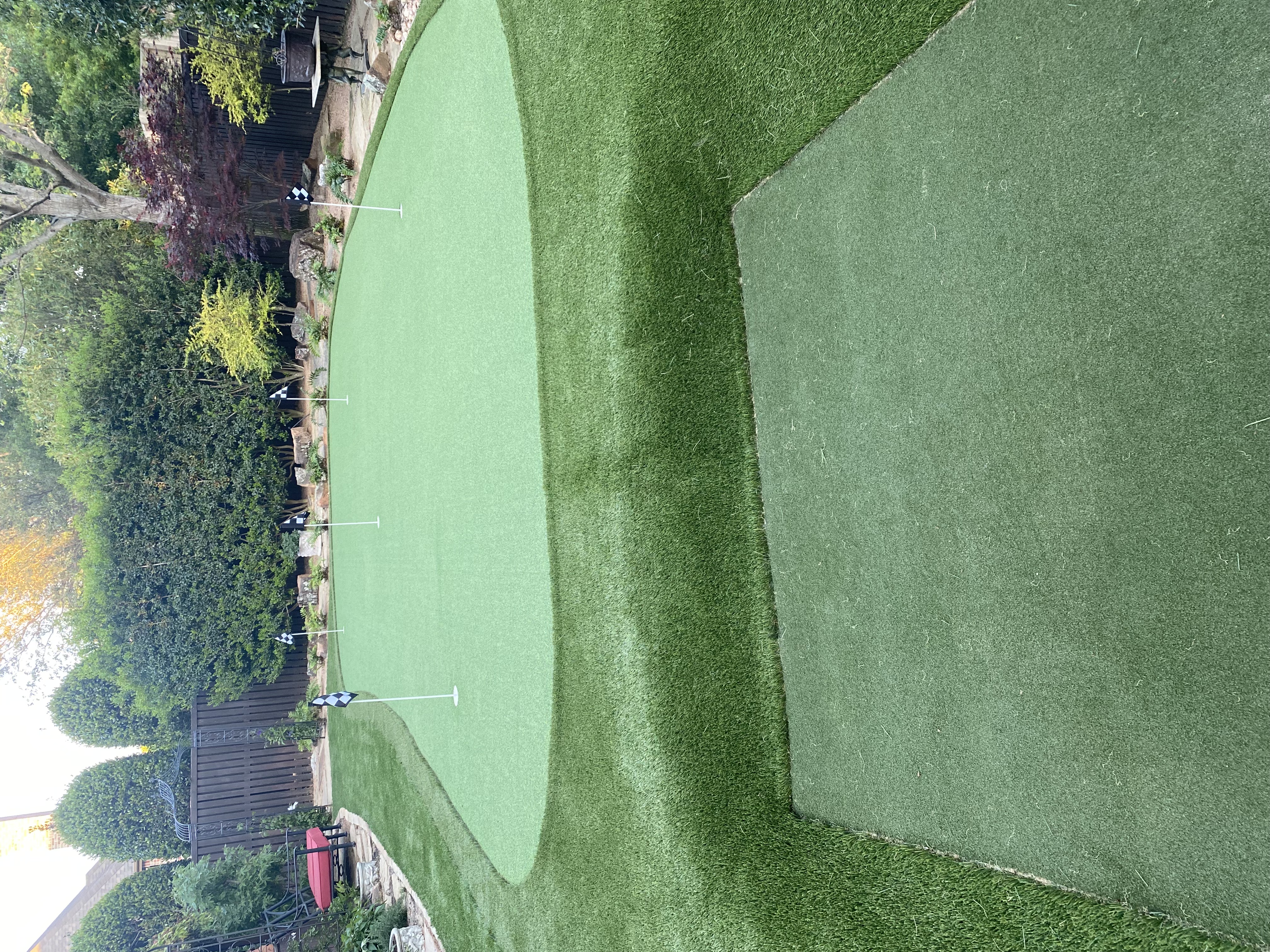 Multi-hole backyard putting green