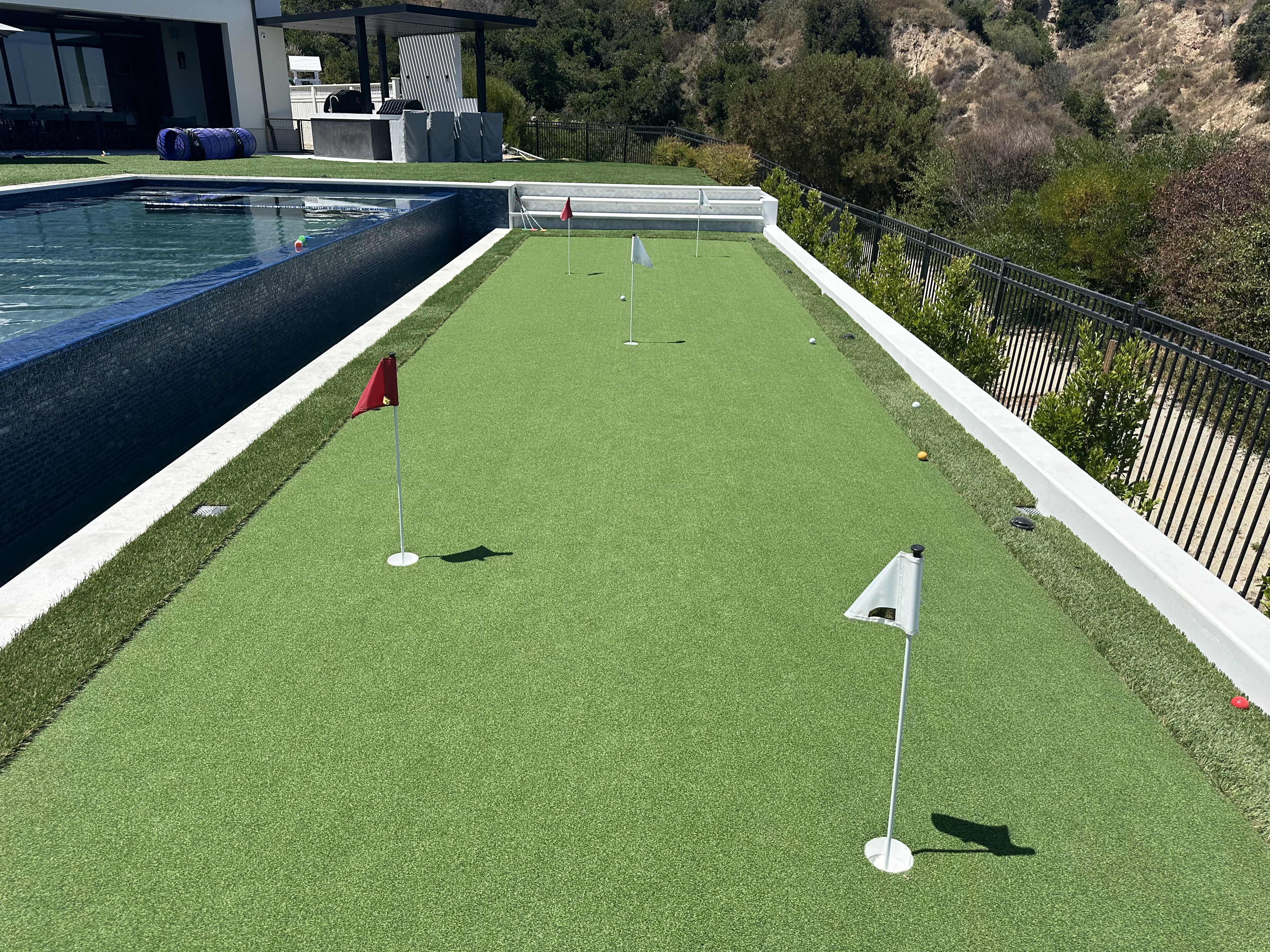 Putting green poolside multi hole - Green Forever Turf Texas
