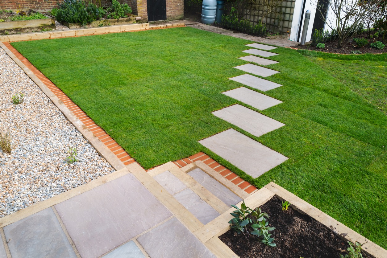 Synthetic turf lawn with stepping stones